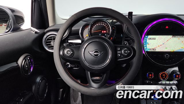 Mini Cooper 2020 — photo 19