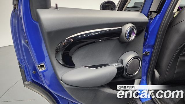 Mini Cooper 2020 — photo 15