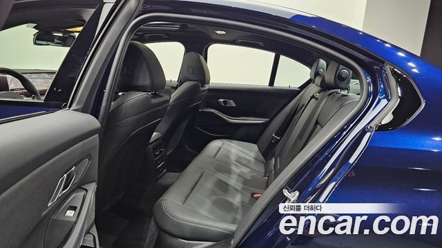 BMW 3-Series 2025 — photo 18