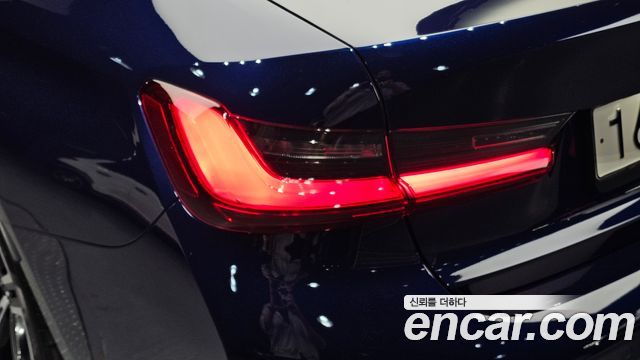BMW 3-Series 2025 — photo 9