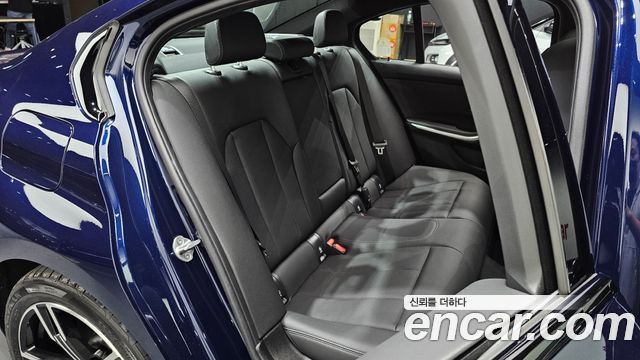BMW 3-Series 2025 — photo 16