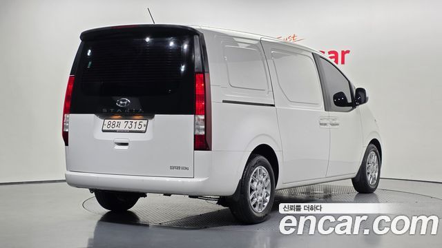 Hyundai Staria 2022 — photo 2