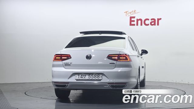 Volkswagen Passat 2018 — photo 4
