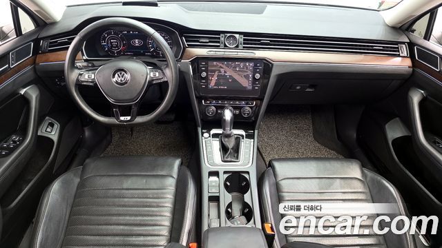 Volkswagen Passat 2018 — photo 10