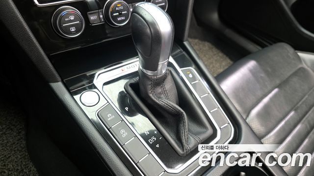 Volkswagen Passat 2018 — photo 12