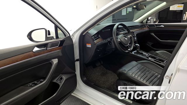 Volkswagen Passat 2018 — photo 13