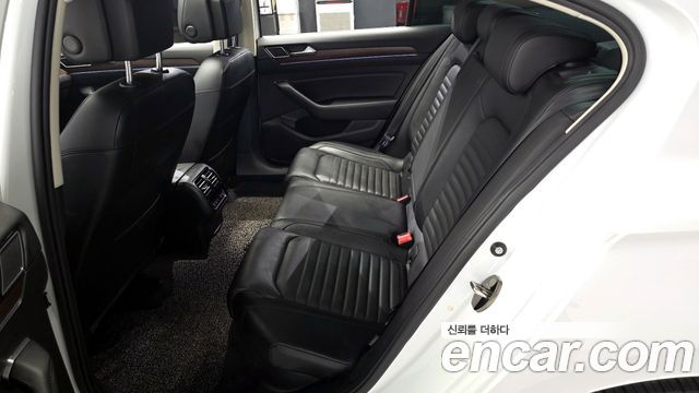 Volkswagen Passat 2018 — photo 18