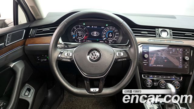 Volkswagen Passat 2018 — photo 19
