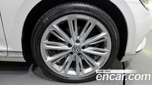 Volkswagen Passat 2018 — photo 7