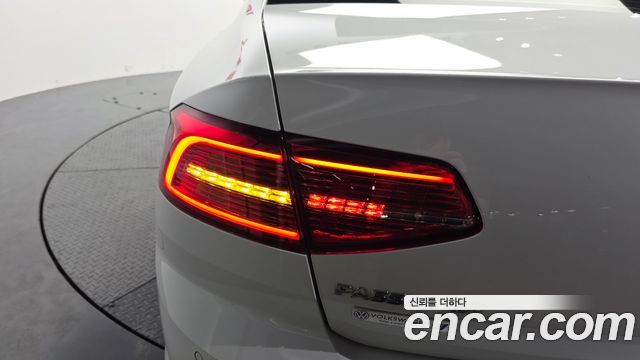 Volkswagen Passat 2018 — photo 9