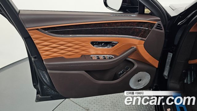 Bentley Flying Spur 2022 — photo 14