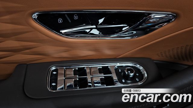Bentley Flying Spur 2022 — photo 37