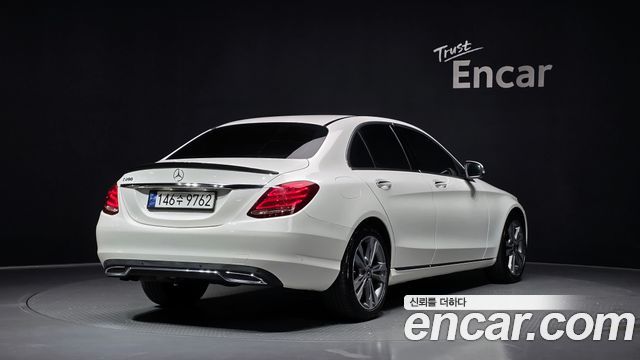 Mercedes-Benz C-Class 2018 — photo 2