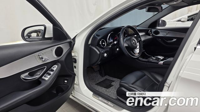 Mercedes-Benz C-Class 2018 — photo 10