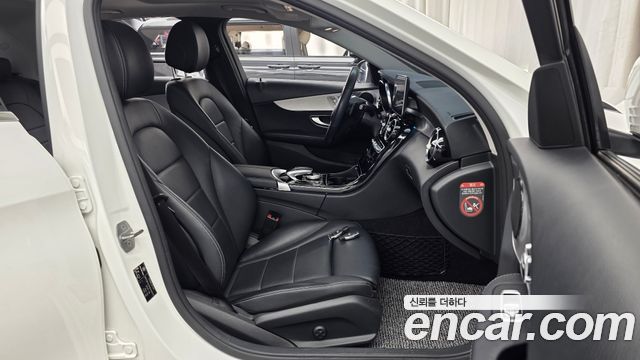 Mercedes-Benz C-Class 2018 — photo 11