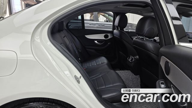Mercedes-Benz C-Class 2018 — photo 12