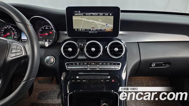 Mercedes-Benz C-Class 2018 — photo 14