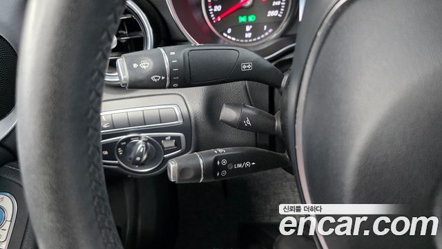 Mercedes-Benz C-Class 2018 — photo 19