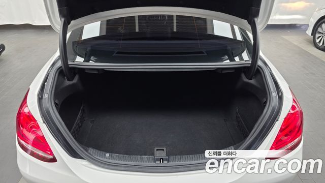 Mercedes-Benz C-Class 2018 — photo 20