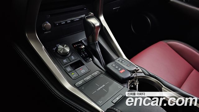 Lexus NX 2019 — photo 12