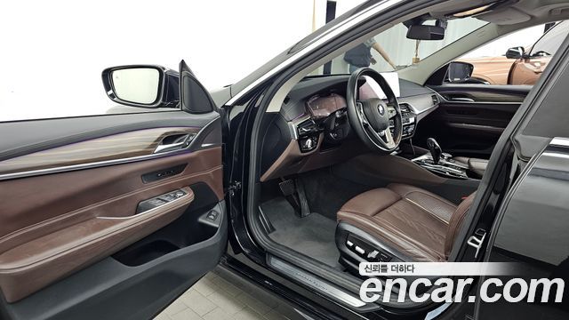 BMW Gran Turismo 2022 — photo 13