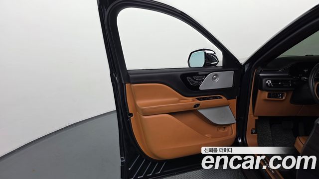 Lincoln Aviator 2022 — photo 14