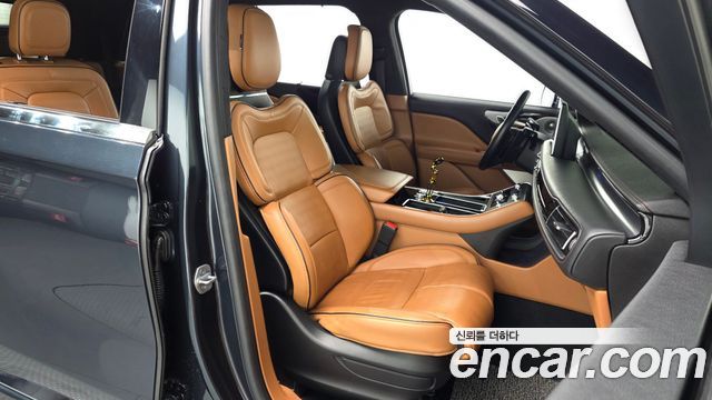 Lincoln Aviator 2022 — photo 16