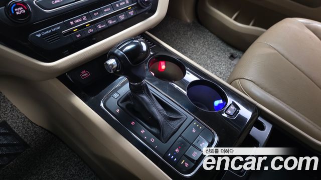 Kia Canival 2016 — photo 12