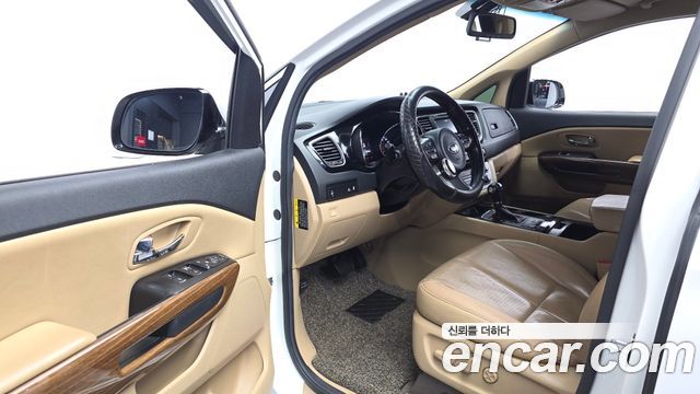 Kia Canival 2016 — photo 13