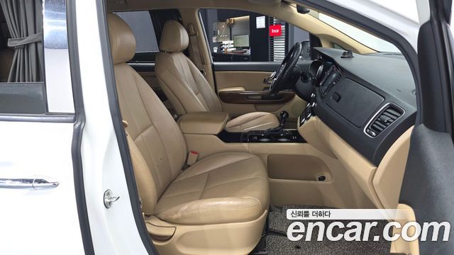 Kia Canival 2016 — photo 17