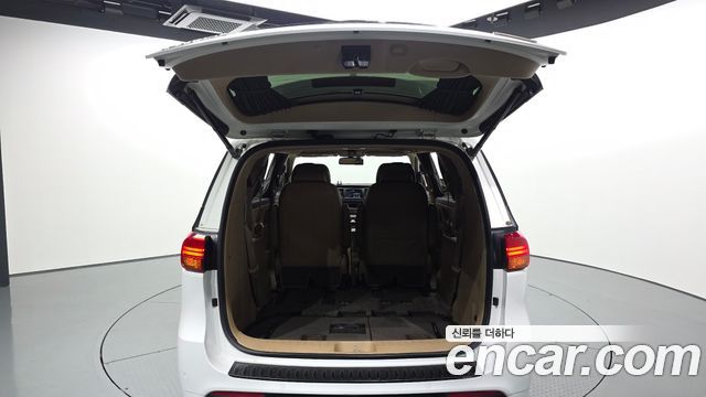 Kia Canival 2016 — photo 26