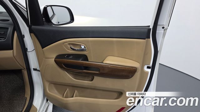 Kia Canival 2016 — photo 14
