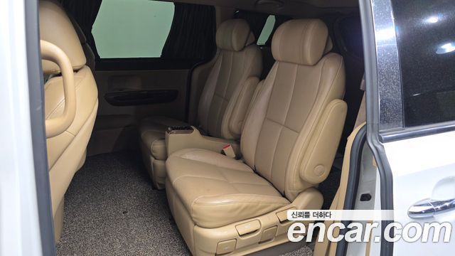 Kia Canival 2016 — photo 16
