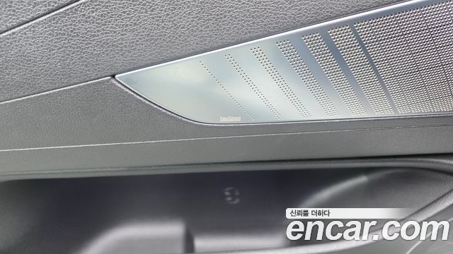 Genesis G80 2022 — photo 30