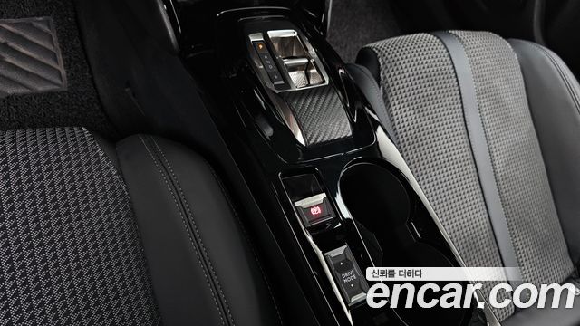 Peugeot 2008 2023 — photo 12