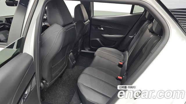 Peugeot 2008 2023 — photo 18