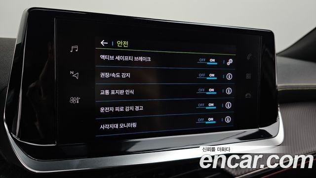 Peugeot 2008 2023 — photo 23