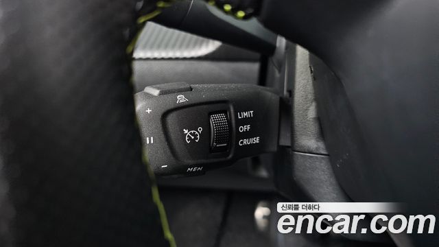Peugeot 2008 2023 — photo 24