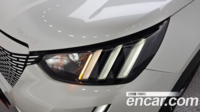 Peugeot 2008 2023 — photo 8
