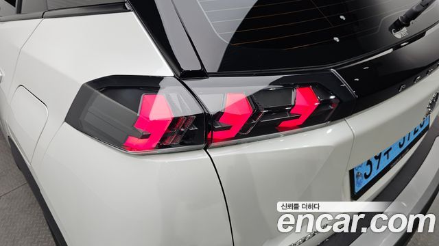 Peugeot 2008 2023 — photo 9