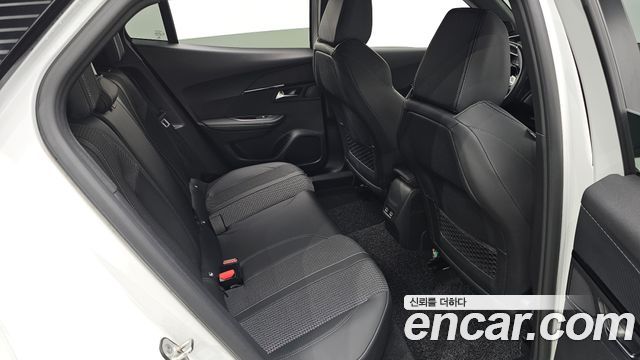 Peugeot 2008 2023 — photo 16