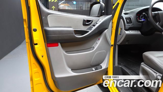 Hyundai Starex 2019 — photo 15