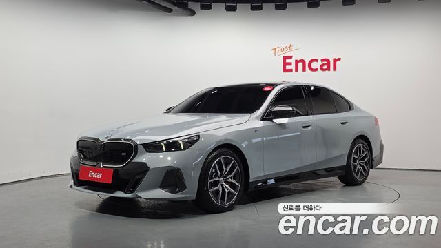 BMW 5-Series 2025 — photo 1