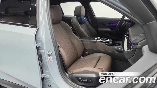 BMW 5-Series 2025 — photo 12