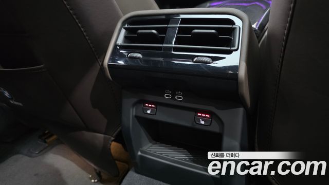 BMW 5-Series 2025 — photo 19
