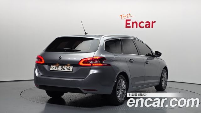 Peugeot 308 2018 — photo 2