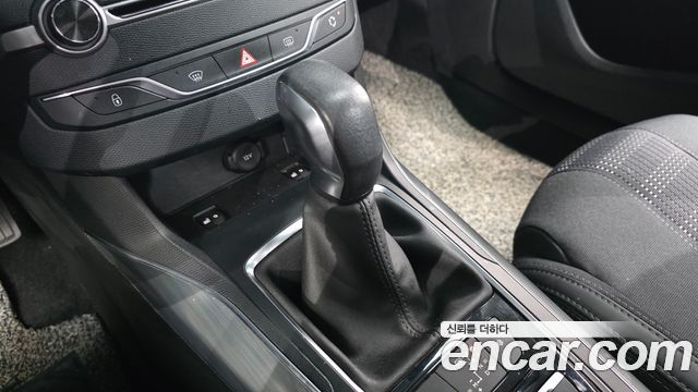 Peugeot 308 2018 — photo 9