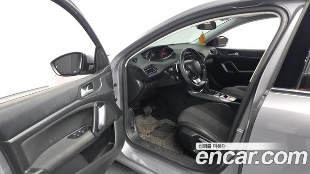 Peugeot 308 2018 — photo 10