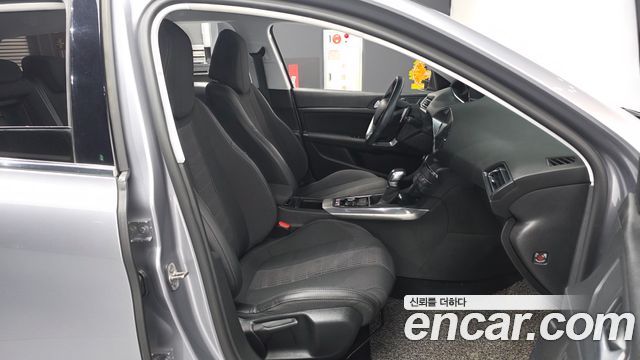 Peugeot 308 2018 — photo 11
