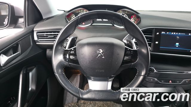 Peugeot 308 2018 — photo 13